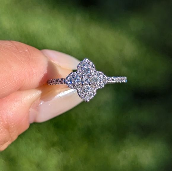 14K Solid White Gold Diamond Clover Flower Ring - Picture 2 of 12